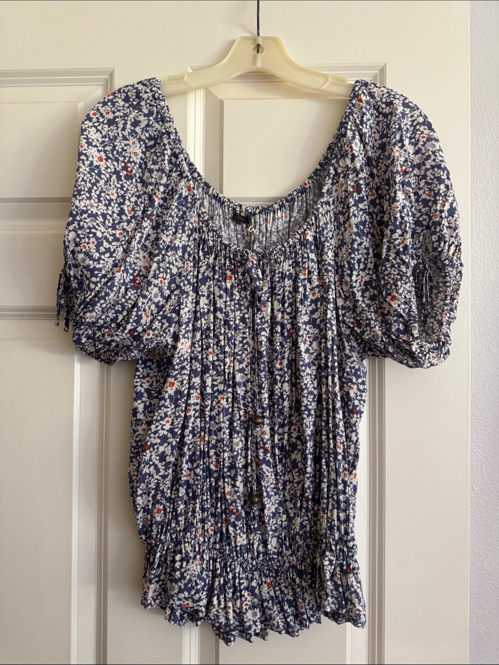 Guess Smocked Puff-Sleeve Floral Top - Navy size Medium